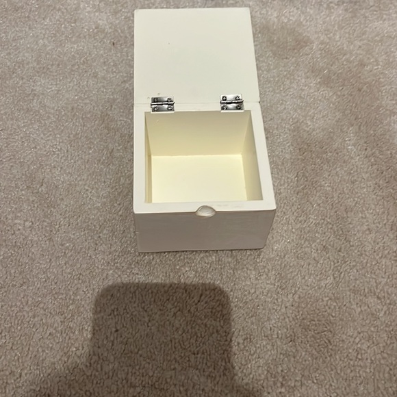 Francesca’s sister glitter box - Picture 2 of 3